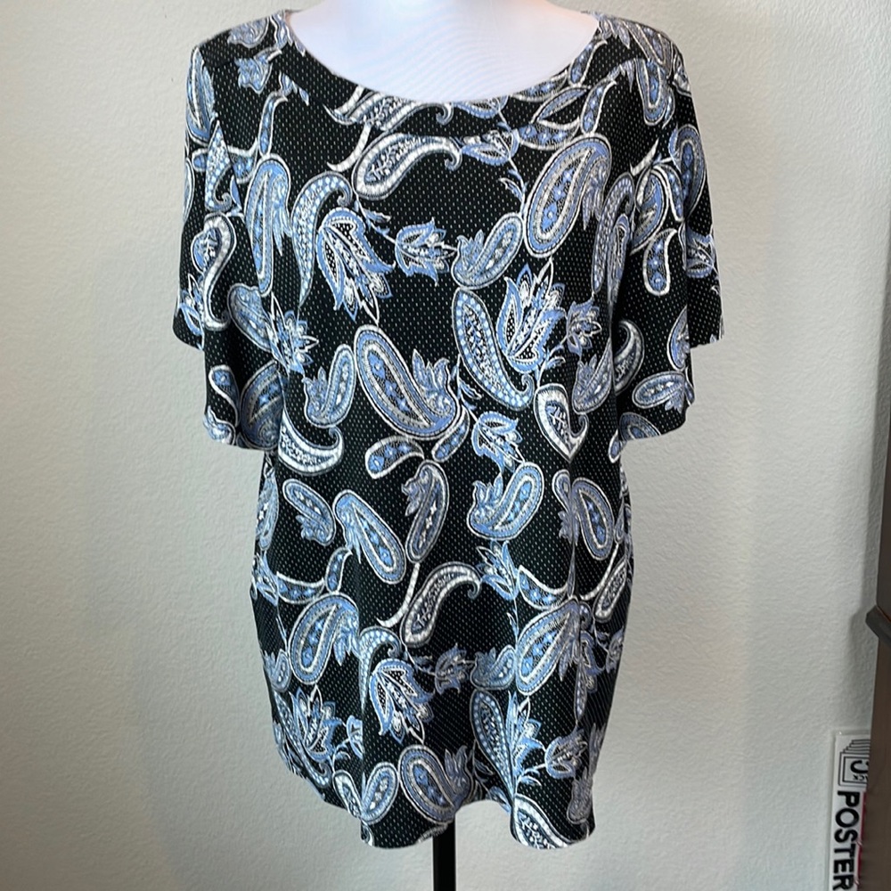 🌸ANN TAYLOR BLACK TOP SIZE XXL 2X WITH BLUE AND WHITE PAISLEYS EUC🌸